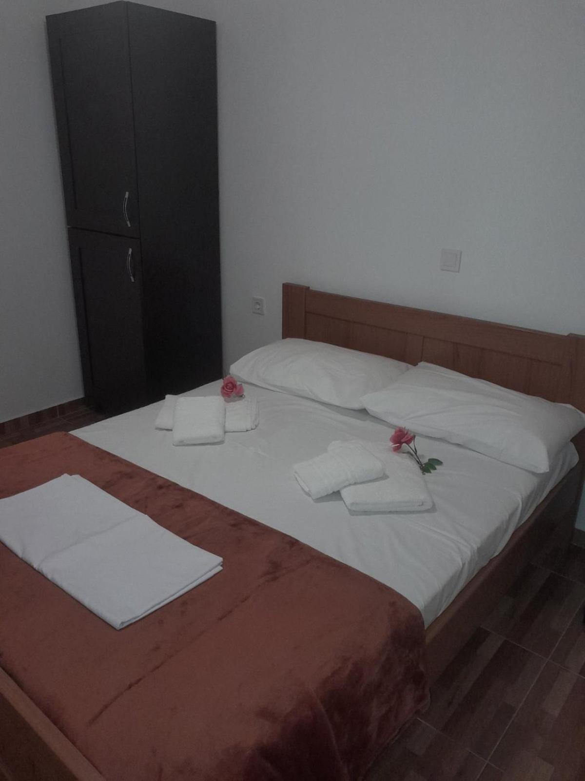 Sofia'S Rooms Himare Ngoại thất bức ảnh